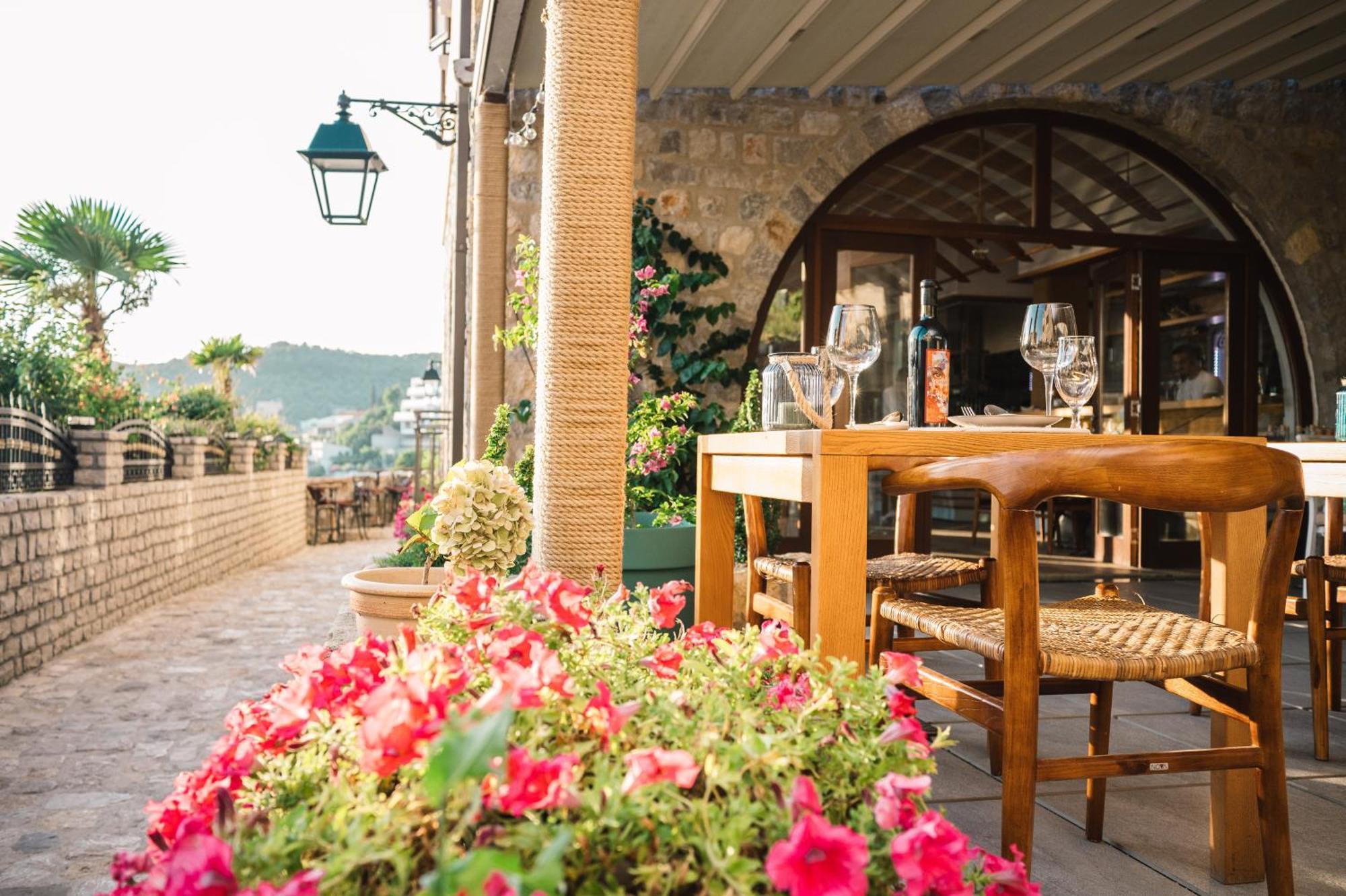 Hotel Pirate Old Town Ulcinj Exterior foto